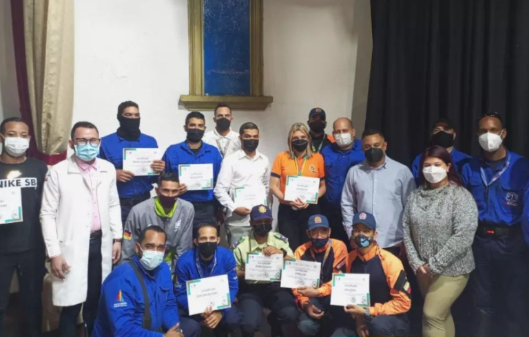 Entregan Certificados de curso de Manejo Defensivo