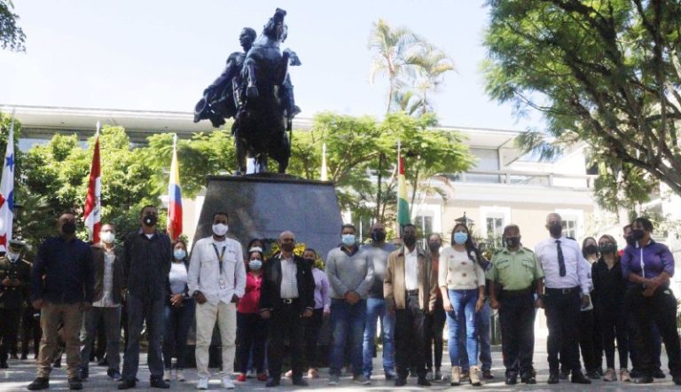 Alcaldía de Guaicaipuro y FANB conmemoraron los 239 años del Libertador Simón Bolívar con una plaza recuperada