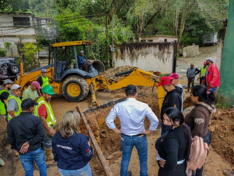Serviguaicaipuro trabaja en la reparación de colapso de tuberías en sector La Macarena Sur