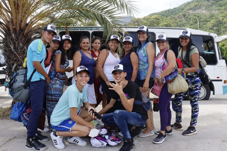 Alcalde Farith Fraija regaló viajes especiales a bachilleres guaicaipureños con mejores promedios académicos