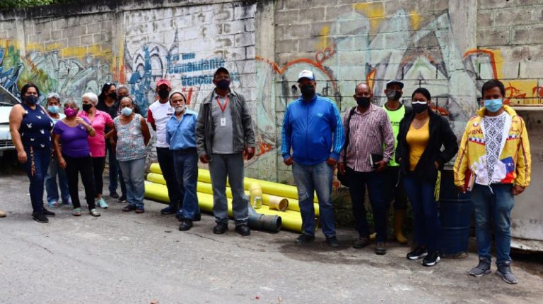 Alcaldía de Guaicaipuro hizo entrega de materiales para reparación de tubería en La Estrella