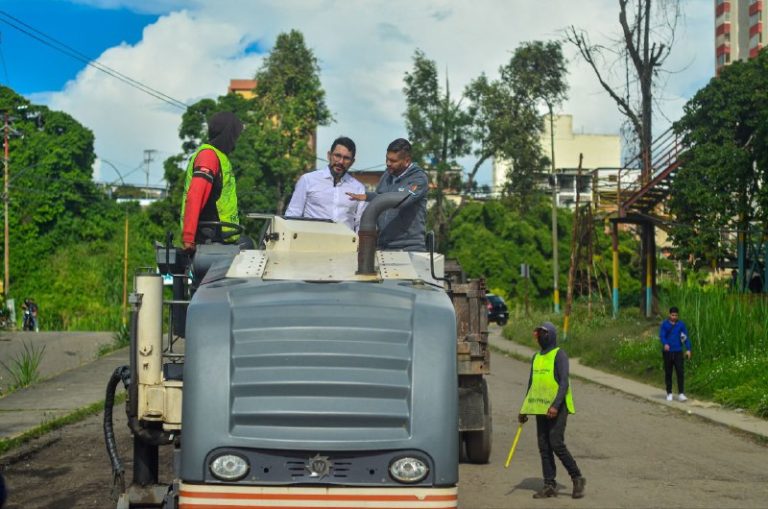 Alcaldía de Guaicaipuro inició rehabilitación de vía en la entrada de Ramo Verde