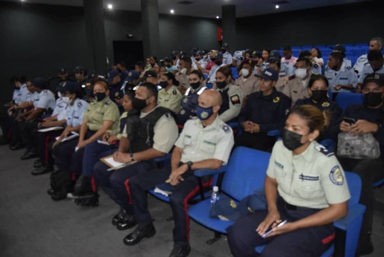Funcionarios de la Mancomunidad Policial asistieron a conversatorio sobre igualdad de género y defensa de los derechos de la mujer