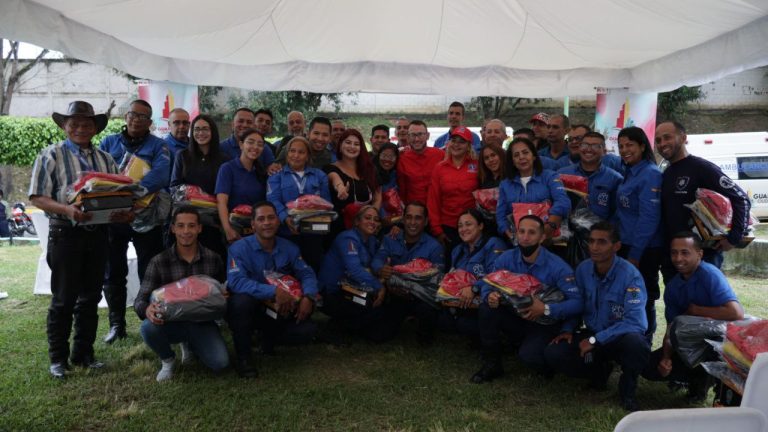 Personal de + Salud Guaicaipuro recibió segunda dotación de uniformes en menos de un año