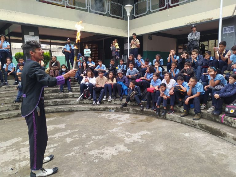 Estudiantes de la UEN Julio Rosales disfrutaron del Festival de Teatro Los Teques 2022