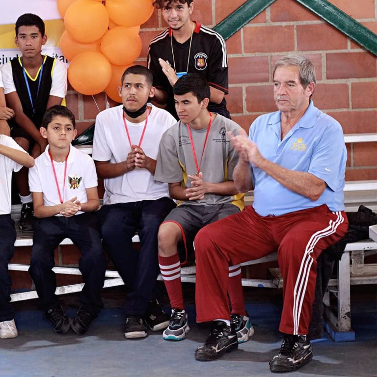 El profesor Ramón Santana es un ejemplo de dedicación y constancia
