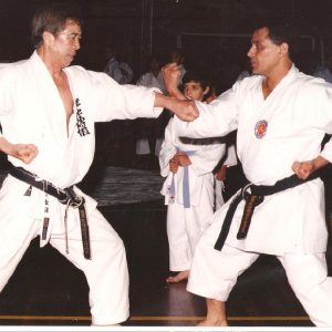 Berman Hernández entrena excelentes karatekas