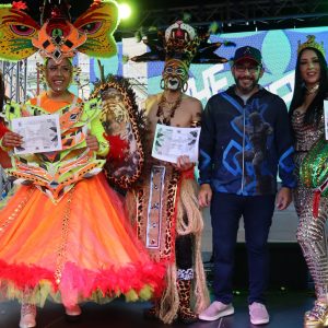 Alcalde Farith Fraija entregó certificados a ganadores de los mejores trajes de fantasía y disfraces populares