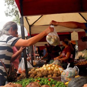 Más de 20 toneladas de alimentos fueron distribuidas en Guaicaipuro durante el mes de febrero