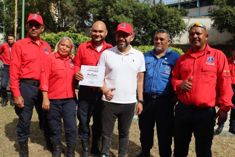 Alcalde Farith Fraija reconoció labor del personal de la Sala Situacional y +Salud Guaicaipuro