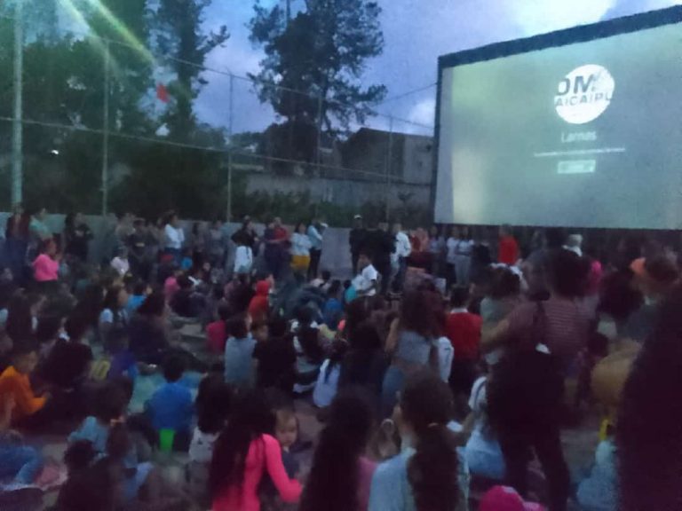 Cine Bajo las Estrellas visitó a la comunidad Aquiles Nazoa