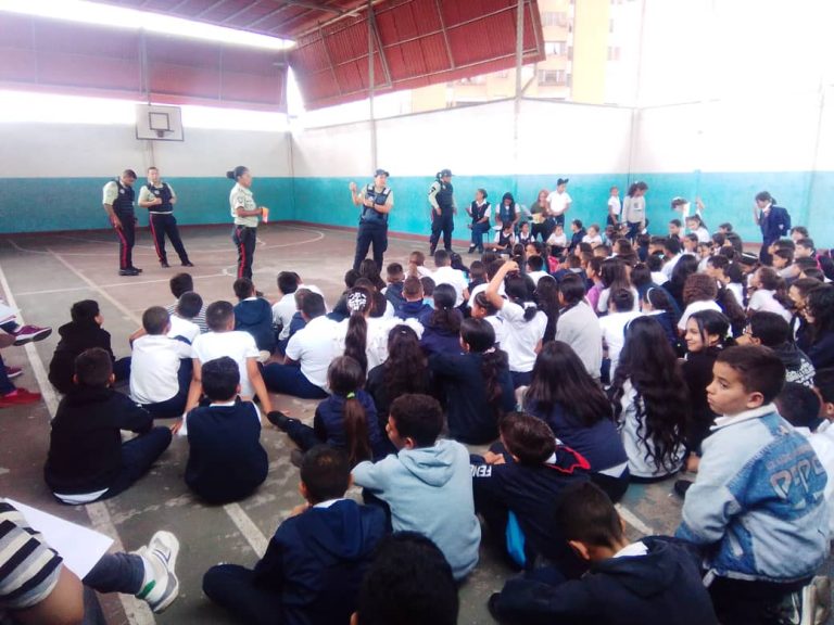 Un total de 160 estudiantes de U.E Manuel Díaz Rodríguez participaron en charla sobre violencia familiar