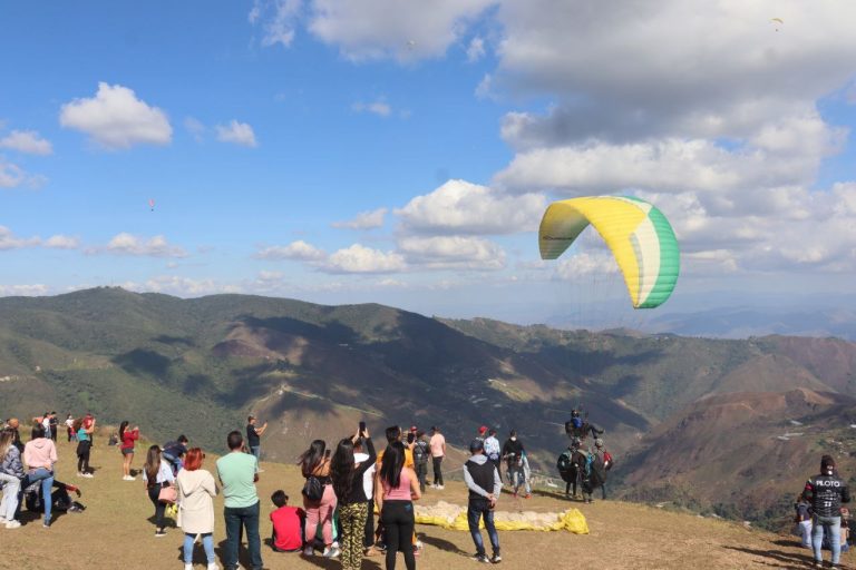 Más de 300 personas disfrutaron del evento mundial de parapentes Accuracy en El Jarillo