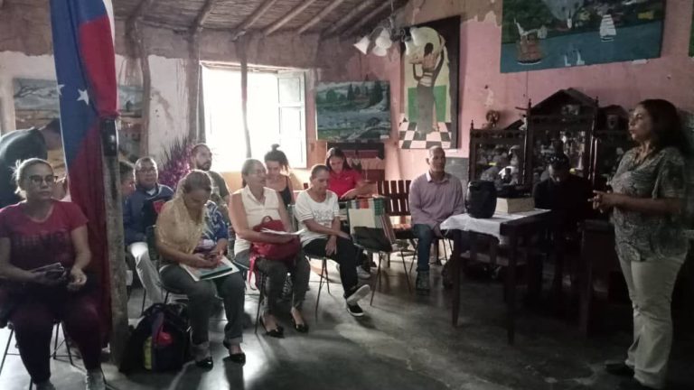 Realizan Coloquio de Historia, Patrimonio, Crónicas y Relatos Comunales en Paracotos