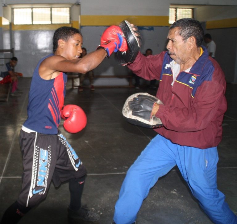 Benicio Guacache entrena a buenos pugilistas