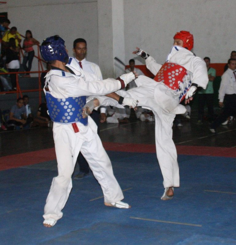 Leonardo Marín domina en el tatami en el municipio Guaicaipuro