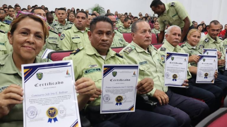 Poliguaicaipuro recibe dotación de unidades motorizadas, radios y cámaras corporales
