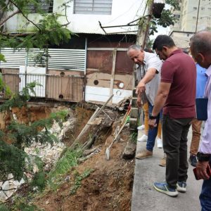 Alcaldía y empresa privada arrancan<br>reparación de falla de borde en la calle Ribas