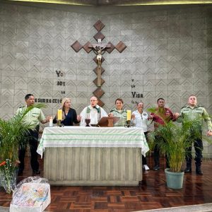 Con misa y ofrenda floral Poliguaicaipuro celebró su 23 aniversario