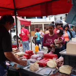 Mercados Comunitarios distribuyeron dos mil 850 kilos de alimentos