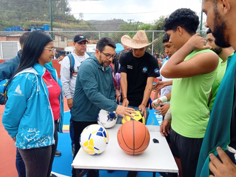 Comunidad de Santa Eduvigis recibió cancha deportiva acondicionada