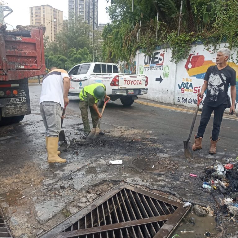SERVIGUAICAIPURO SE MANTIENE DESPLEGADO RECOGIENDO DESECHOS PROVOCADO POR LAS GUARIMBAS.