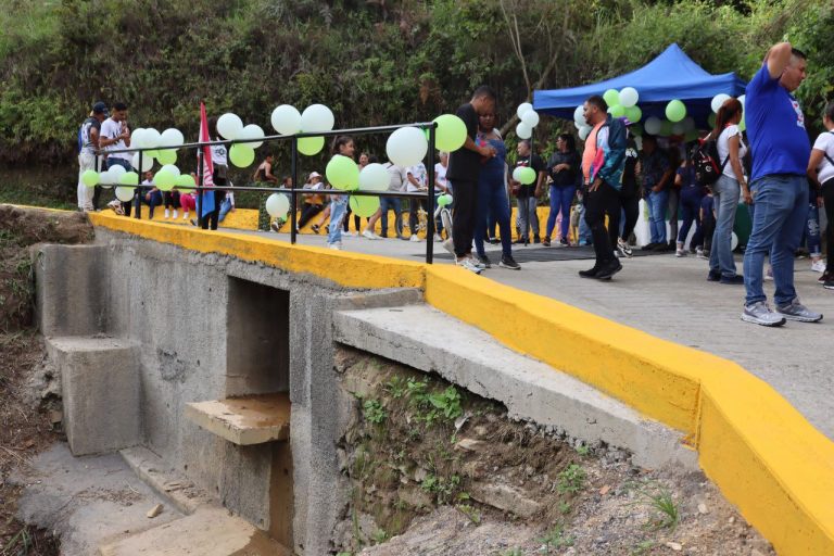 Sampedreños inauguraron las obras 28 y 29 en conmemoración a los 70 años del Comandante Chávez
