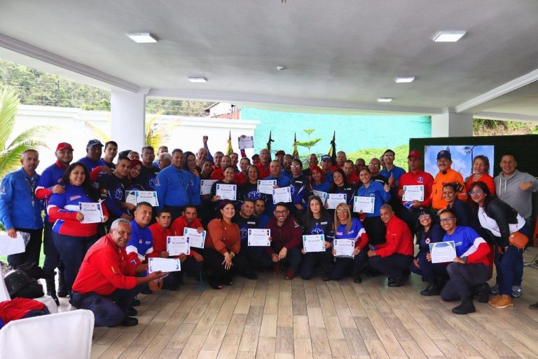 Rinden homenaje a servidores públicos de + salud de Guaicaipuro por día internacional del paramédico y paramédica.