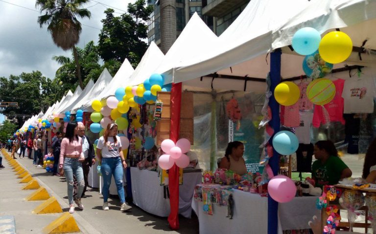 Inicio la feria «La Guaica» por el día de los niños.