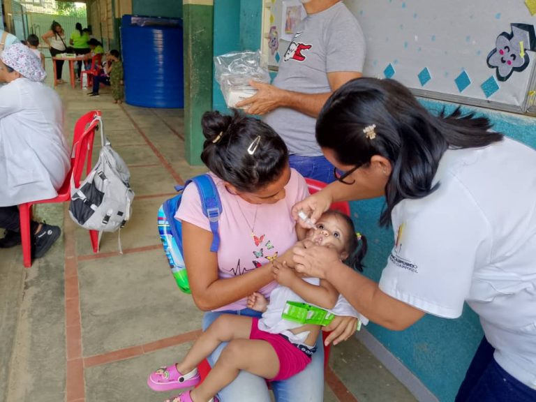 Personal de + salud Guaicaipuro avanza con jornada de inmunización en los Teques y san Pedro.