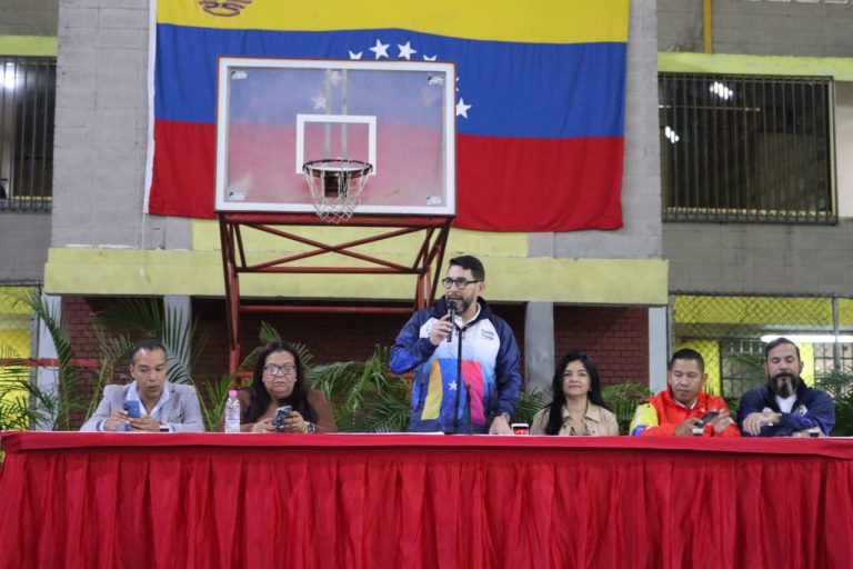 Alcalde Farith Fraija reconoció labor de trabajadores otorgando nuevos beneficios.