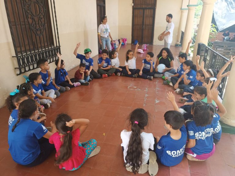 Mas de 100 niños, niñas y adolescentes participan en plan vacacional cultural en Los Teques.