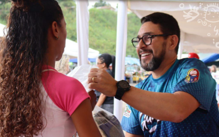 Mas de 3 mil trabajadores de la alcaldía de Guaicaipuro fueron beneficiados con entrega de combos proteínicos.