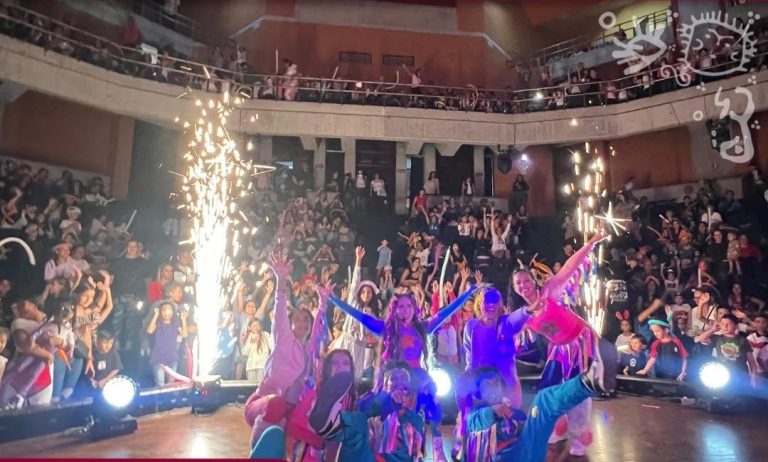 Mas de 500 niños disfrutaron de alma el musical
