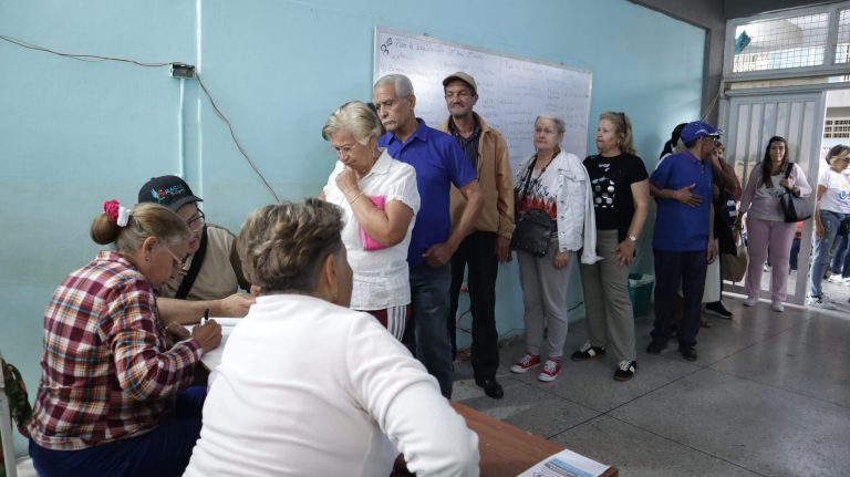 Guaicaipuro abarrotó centros electorales en primera Consulta Popular 2025