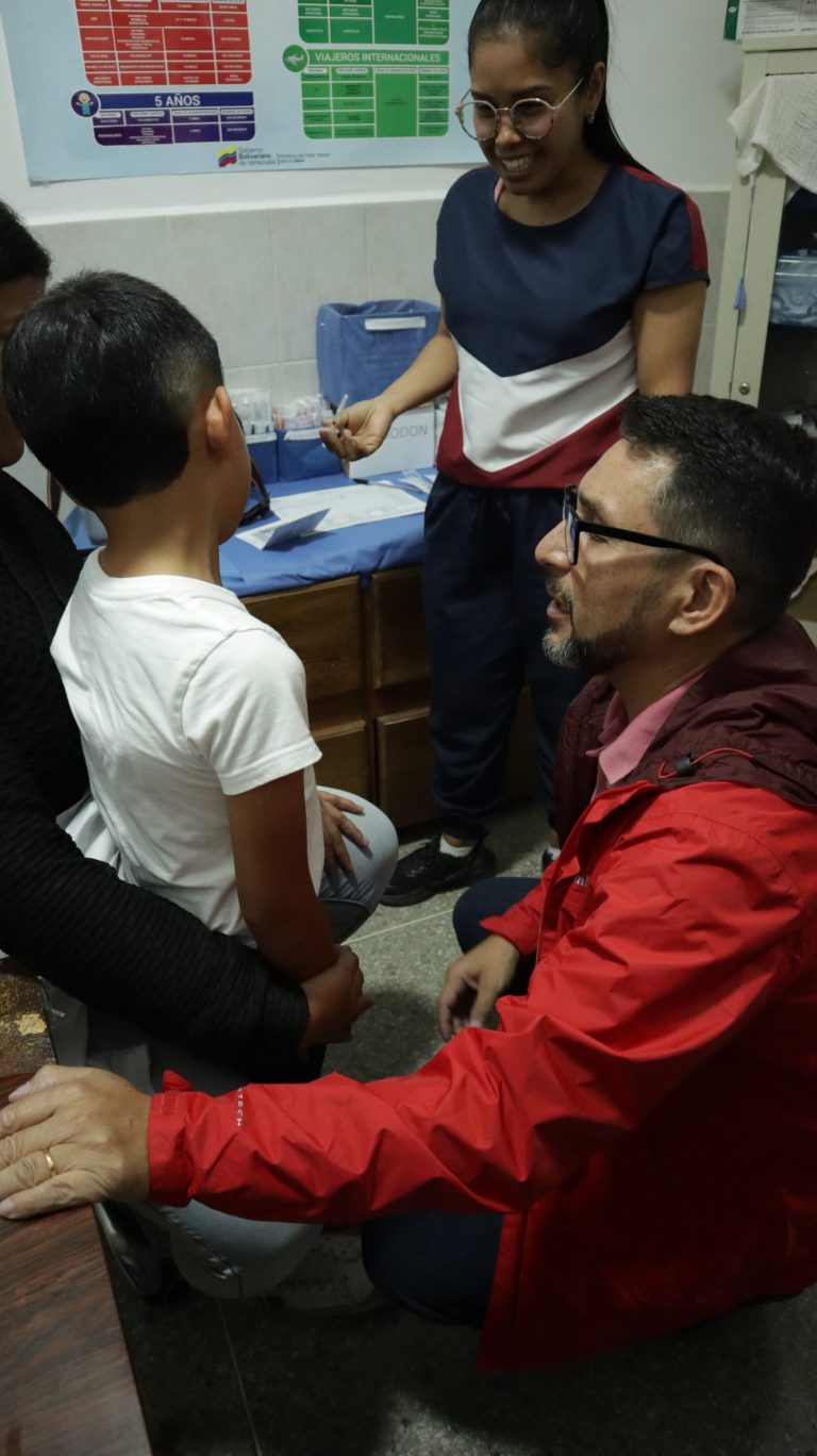 Atienden a más de 200 personas con jornada integral de salud en Guaicaipuro