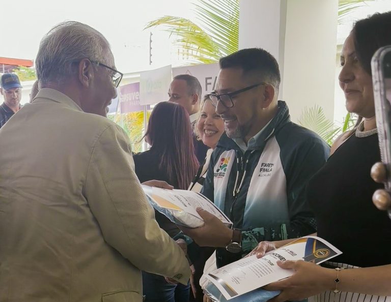 Reconocen labor de médicos guaicaipureños