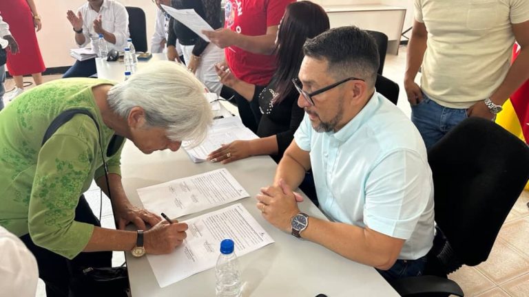 Alcaldía entrega recursos para financiar proyectos comunitarios en Guaicaipuro