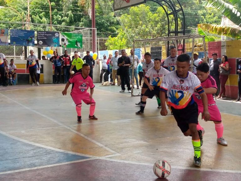 Atletas con síndrome de down disfrutaron de jornada futbolística