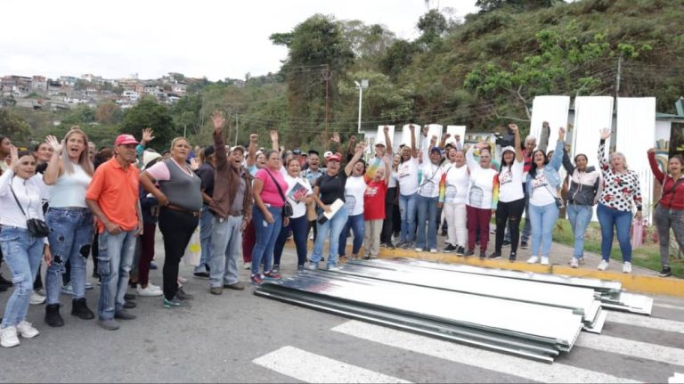 Más de 500 familias de Guaicaipuro podrán sustituir techos de sus casas 