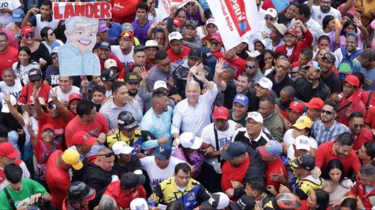 Ola de pueblo mirandino desborda calles de Los Teques en apoyo a Elio Serrano