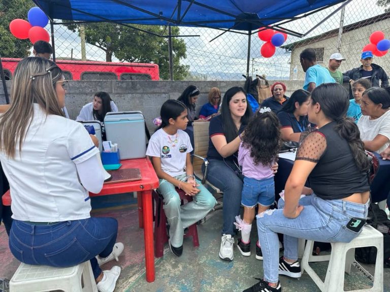 Atienden a más de 200 guaicaipureños en jornada integral