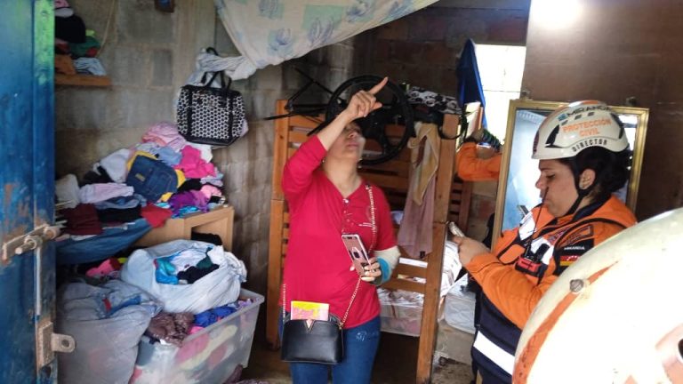 Atienden a familias de Guaicaipuro afectadas por anegación de viviendas