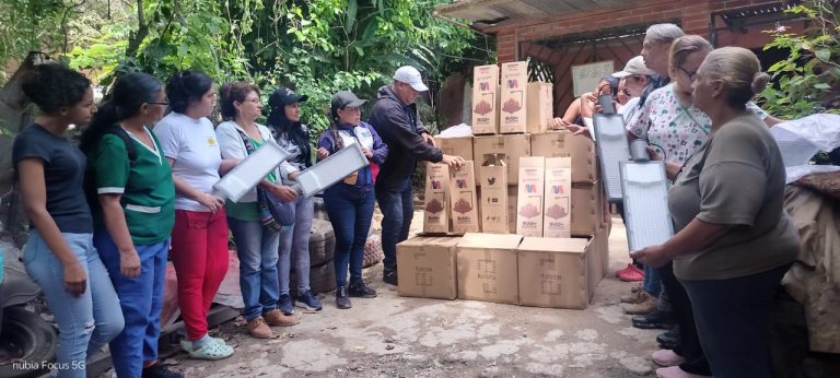 Poder Popular de Maitana recibe 130 luminarias para fortalecer alumbrado público￼