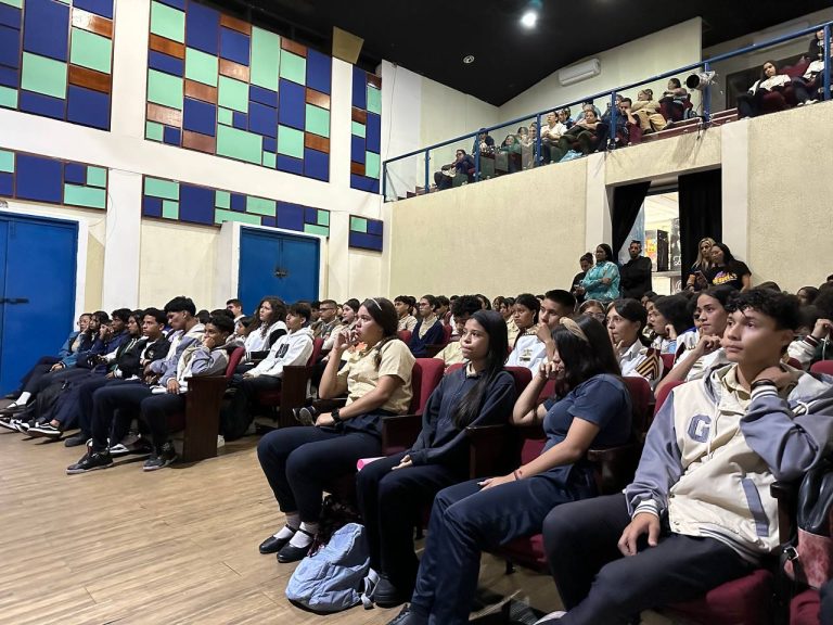 Estudiantes y autoridades de Guaicaipuro organizan celebración de la Promo 2025