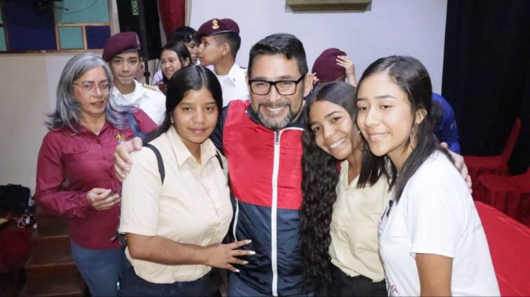 Bachilleres de Guaicaipuro tendrán fiesta de graduación en el Club Paratocos 