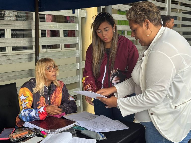 Sindicatura Cerca de Ti ofrece seguridad jurídica en mercados guaicaipureños