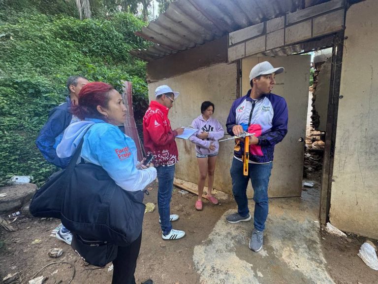 Atienden a 11 familias afectadas por la lluvias en Guaicaipuro