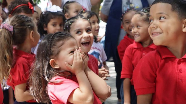 Estudiantes de preescolar conectan con la historia local en la plaza Guaicaipuro