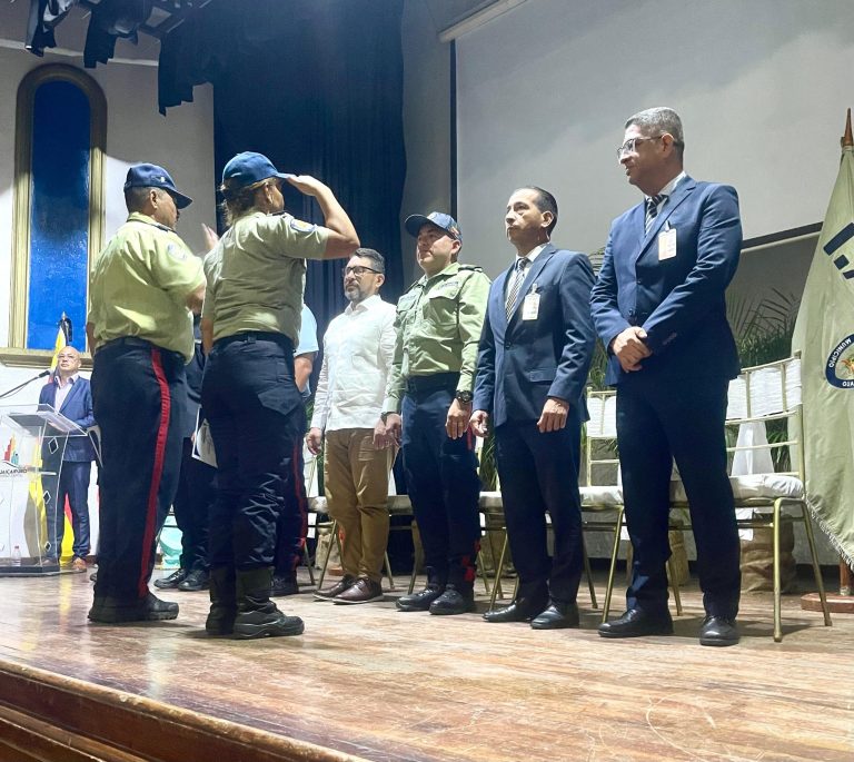 Rinden homenaje a la labor policial con ascensos y condecoraciones